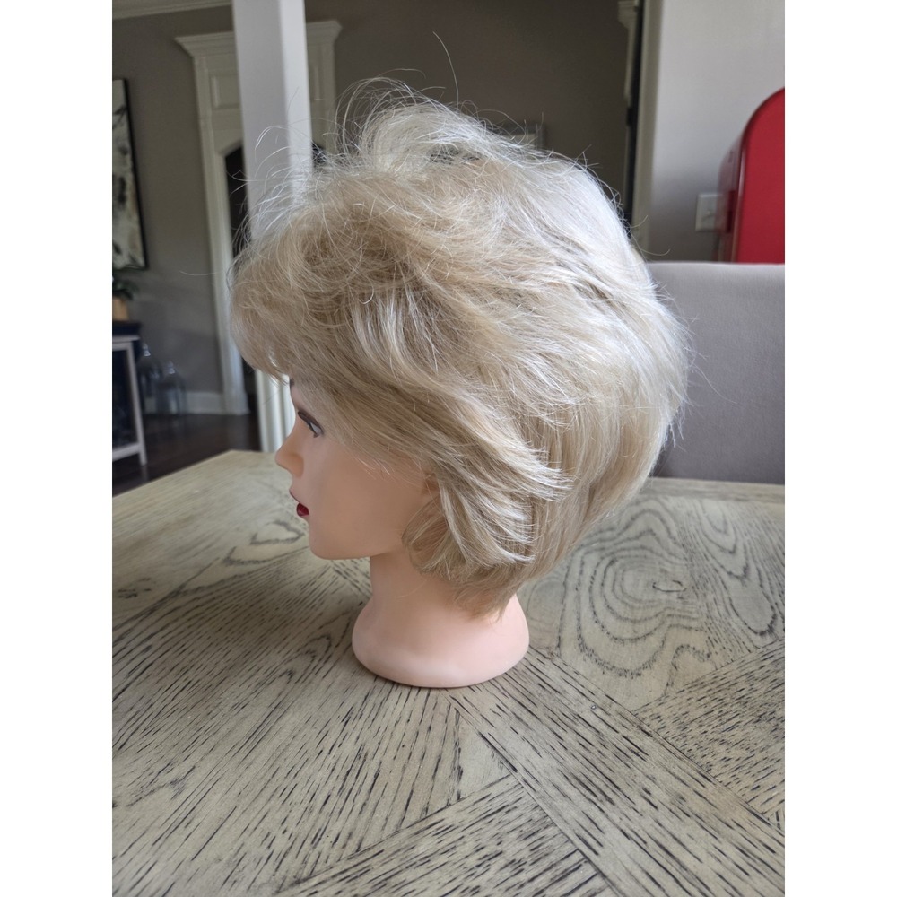 Emmor Blonde Wig for Women Natural Cut Wig Daily Hair 18/613 Layered Wig - Picture 3 of 14